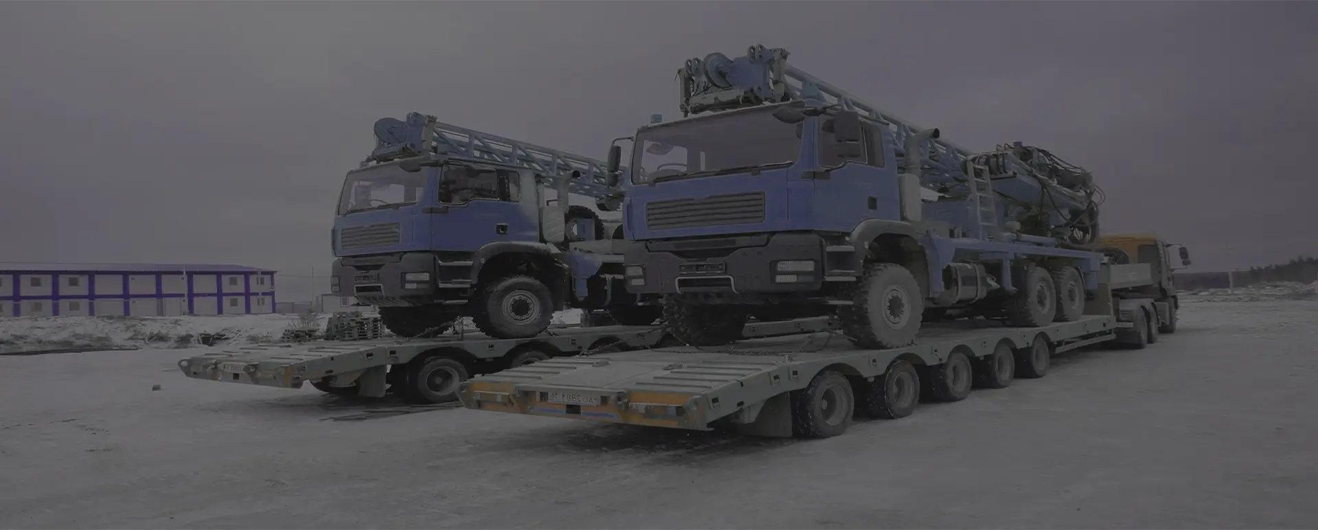 Доставка тралом с низкорамной платформой автокранапо России из Маймы, а также любой другой крупногабаритной техники